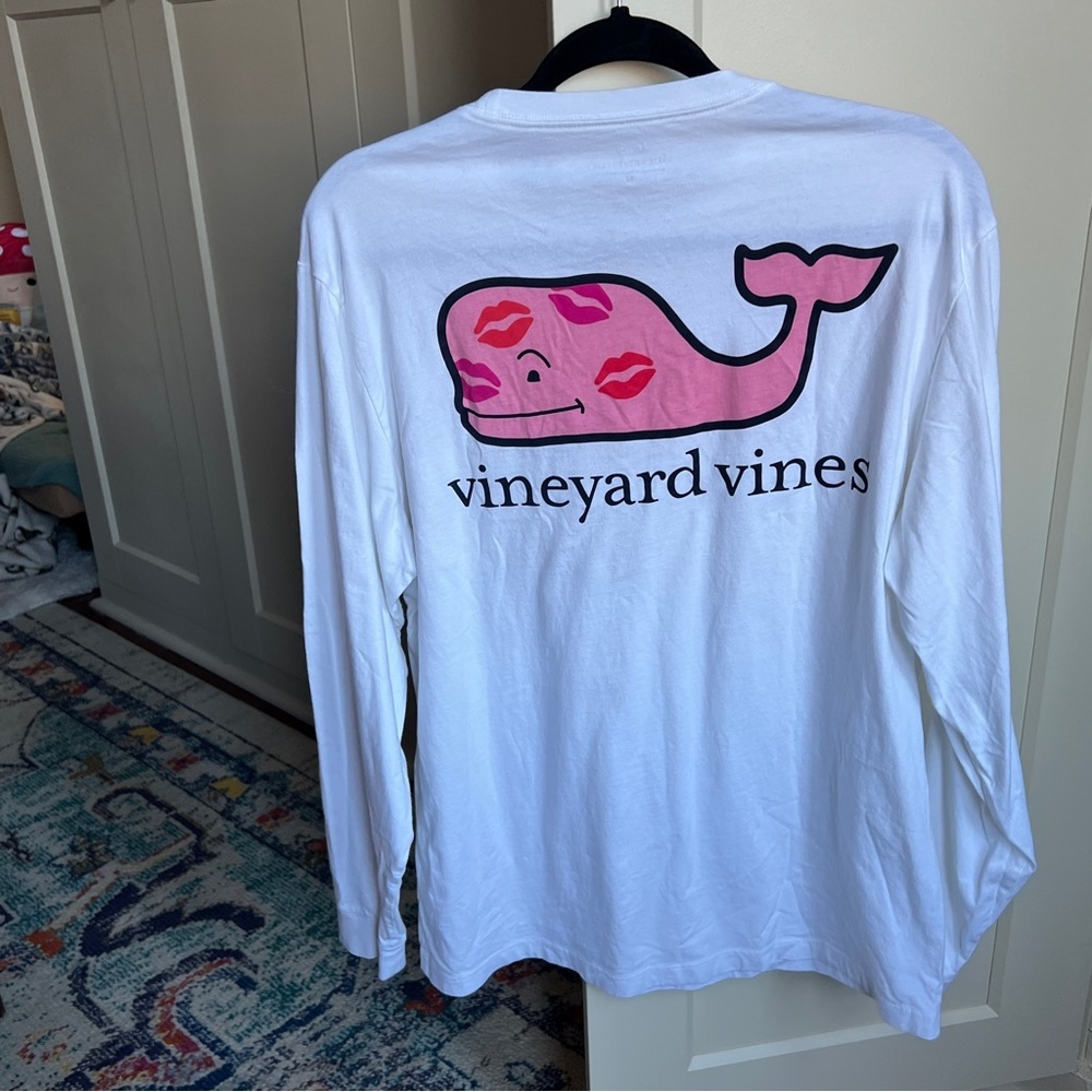 Vineyard Vines Valentine's Day Kissing Lip Whale Long-Sleeve Pocket T-Shirt - Picture 2 of 4